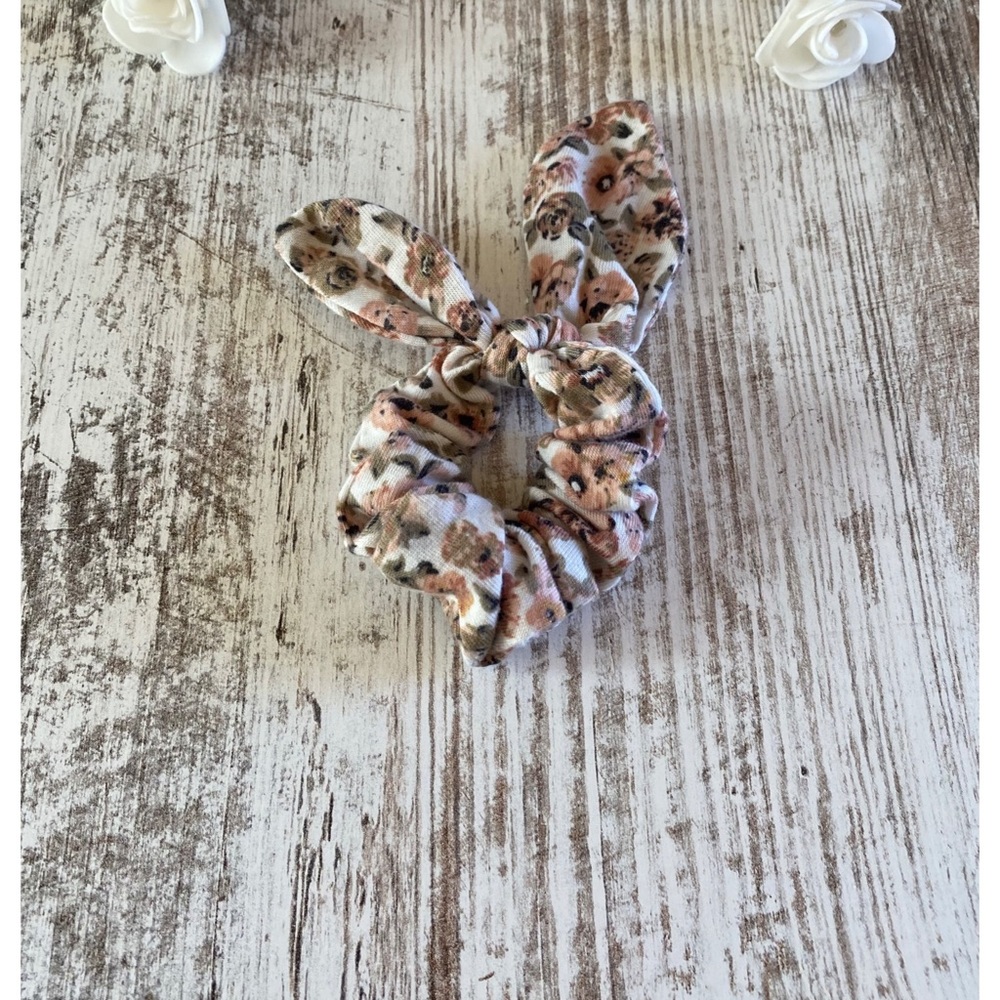 Francesca’s bow scrunchie